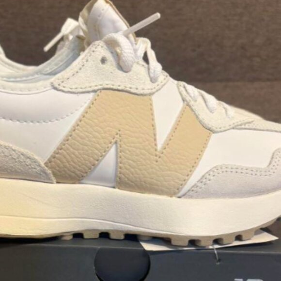 New Balance 327 Women Casual Sneakers Shoes Moonbeam Sandstone various sizes - Picture 3 of 12